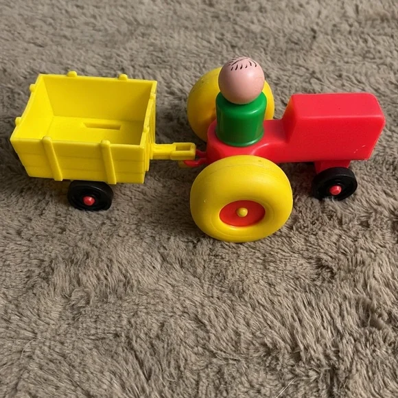 1970-1980 Fisher-Price Toy bundle (people, tractor, plane) - Picture 11 of 16